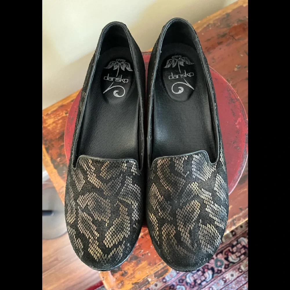 Dansko flats - Picture 1 of 4